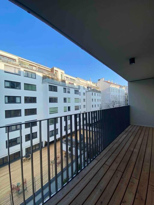 Modern Apartment Near Stadtpark Wien Exteriör bild