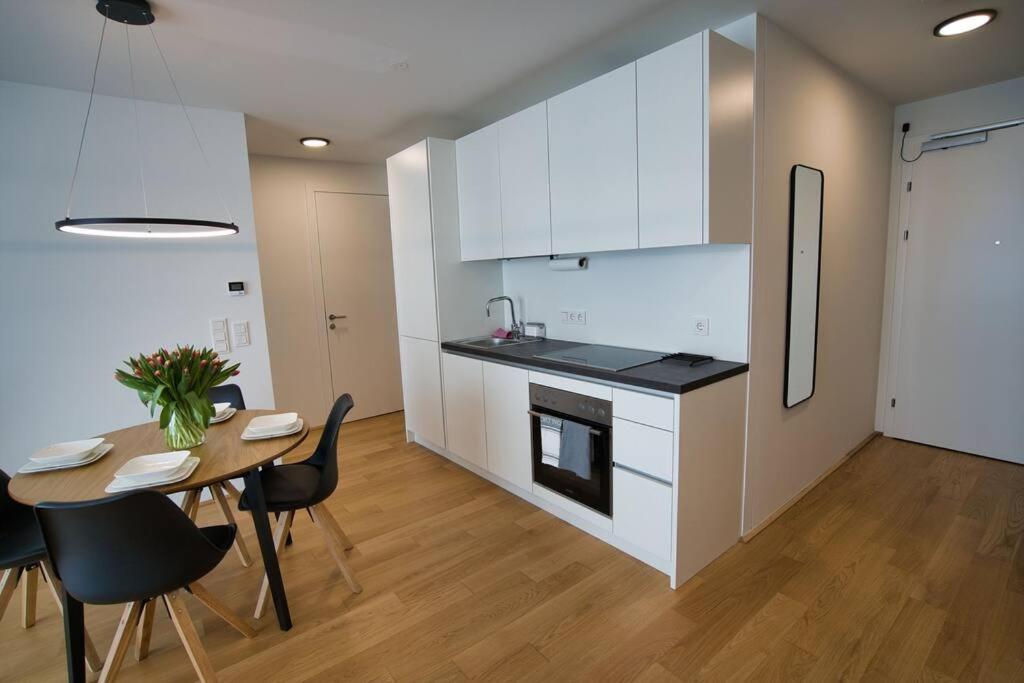 Modern Apartment Near Stadtpark Wien Exteriör bild
